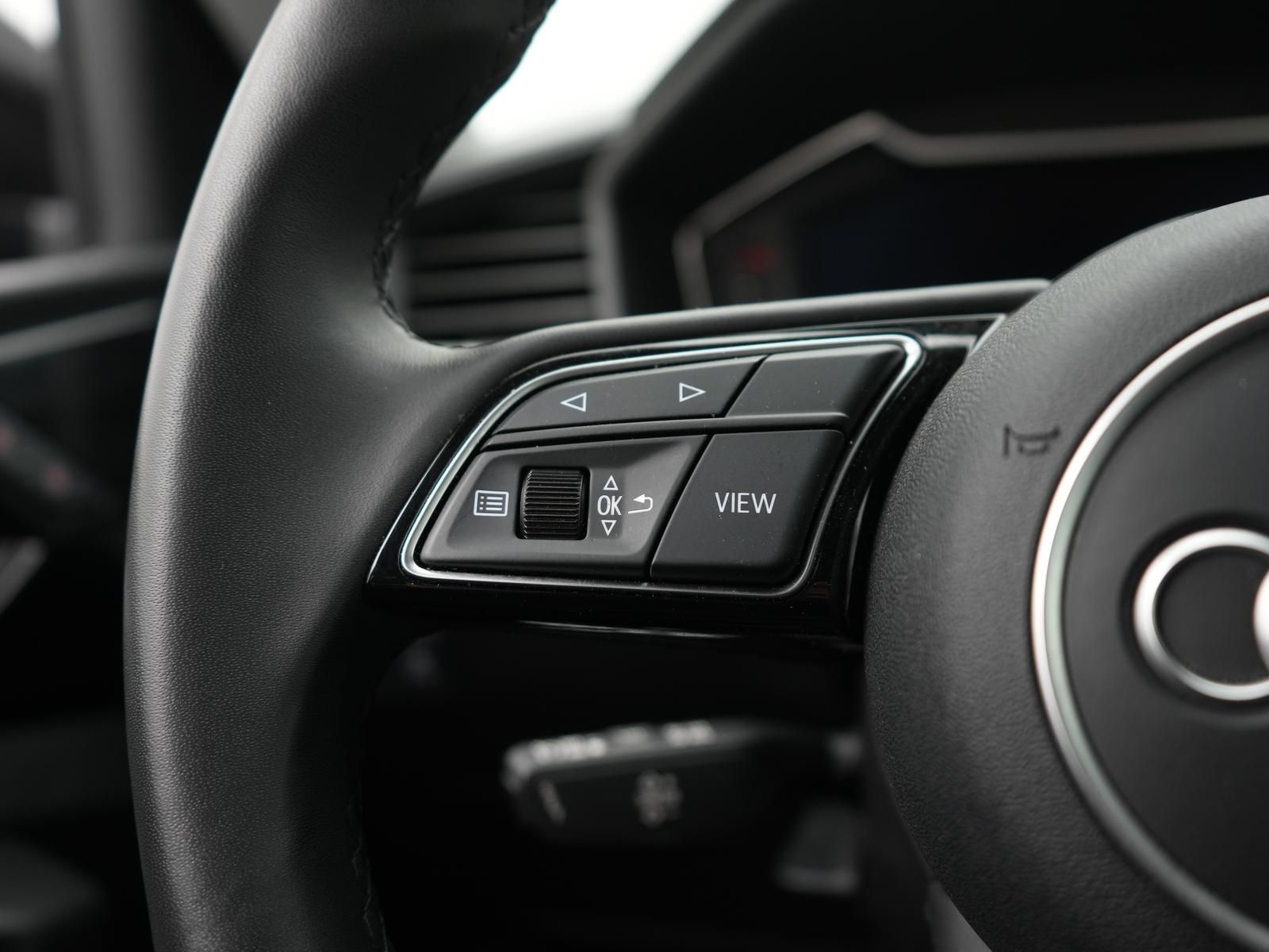 Audi A1 30 TFSI S line,TEMPO,APP,NAVI,SPURH,SHZ,PDC