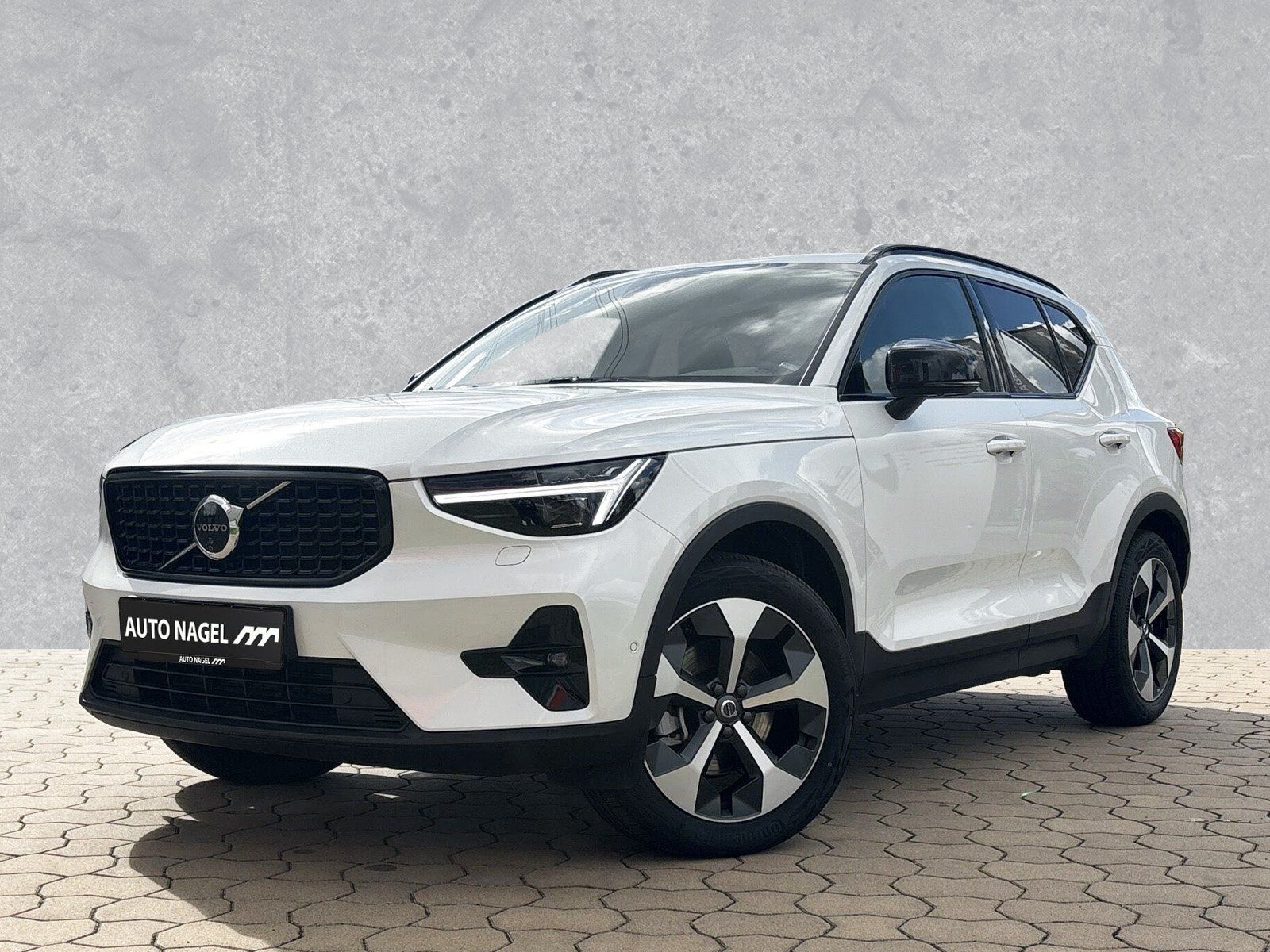 Volvo XC40 Plus B4 Mild-Hybrid Dark AHK BusinessP. LED