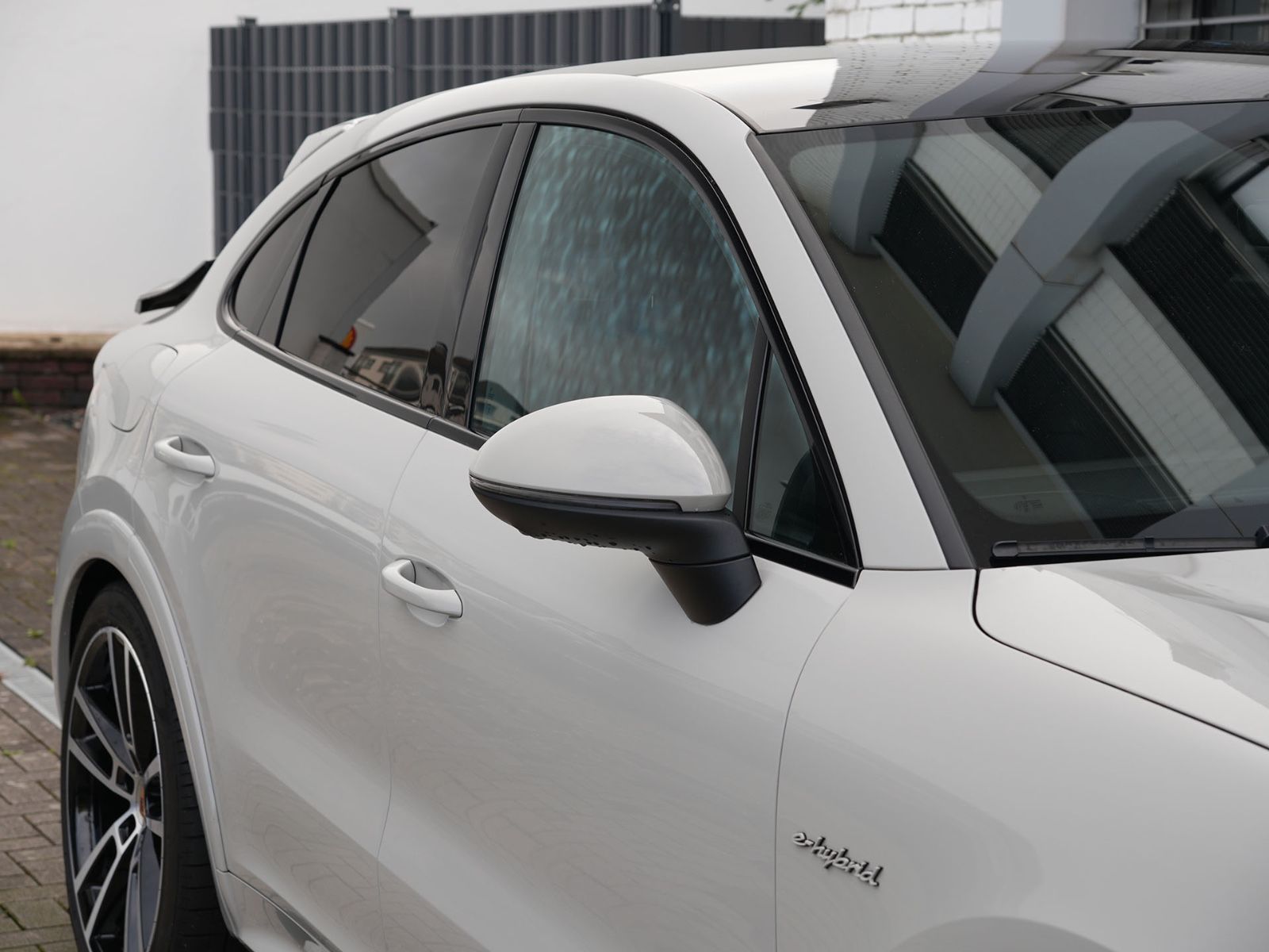 Porsche E-Hybrid Coupé SPORTDESIGNPAKET-ACC-MASSAGE-VOLL