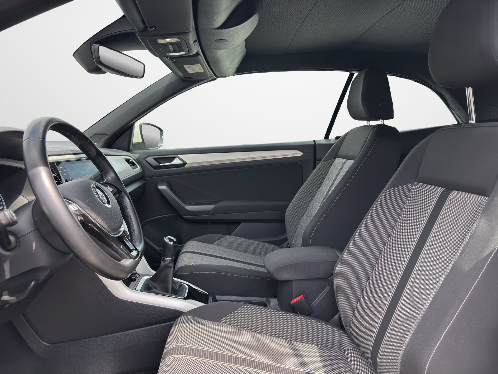 Volkswagen T-Roc 1.0 TSI Style - Samsaru's Car Outlet