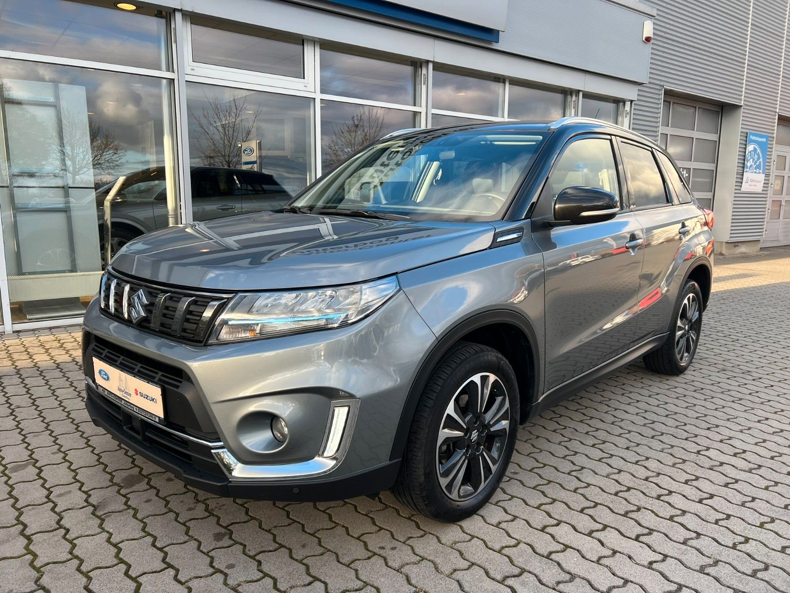 Suzuki Vitara 1.4 Mild-Hybrid Comfort+ - Samsaru's Car Outlet