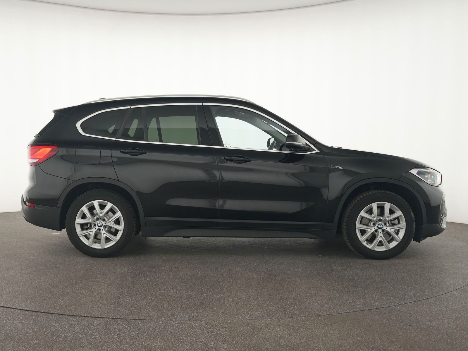 BMW X1 xDrive25e Advantage - Samsaru's Car Outlet