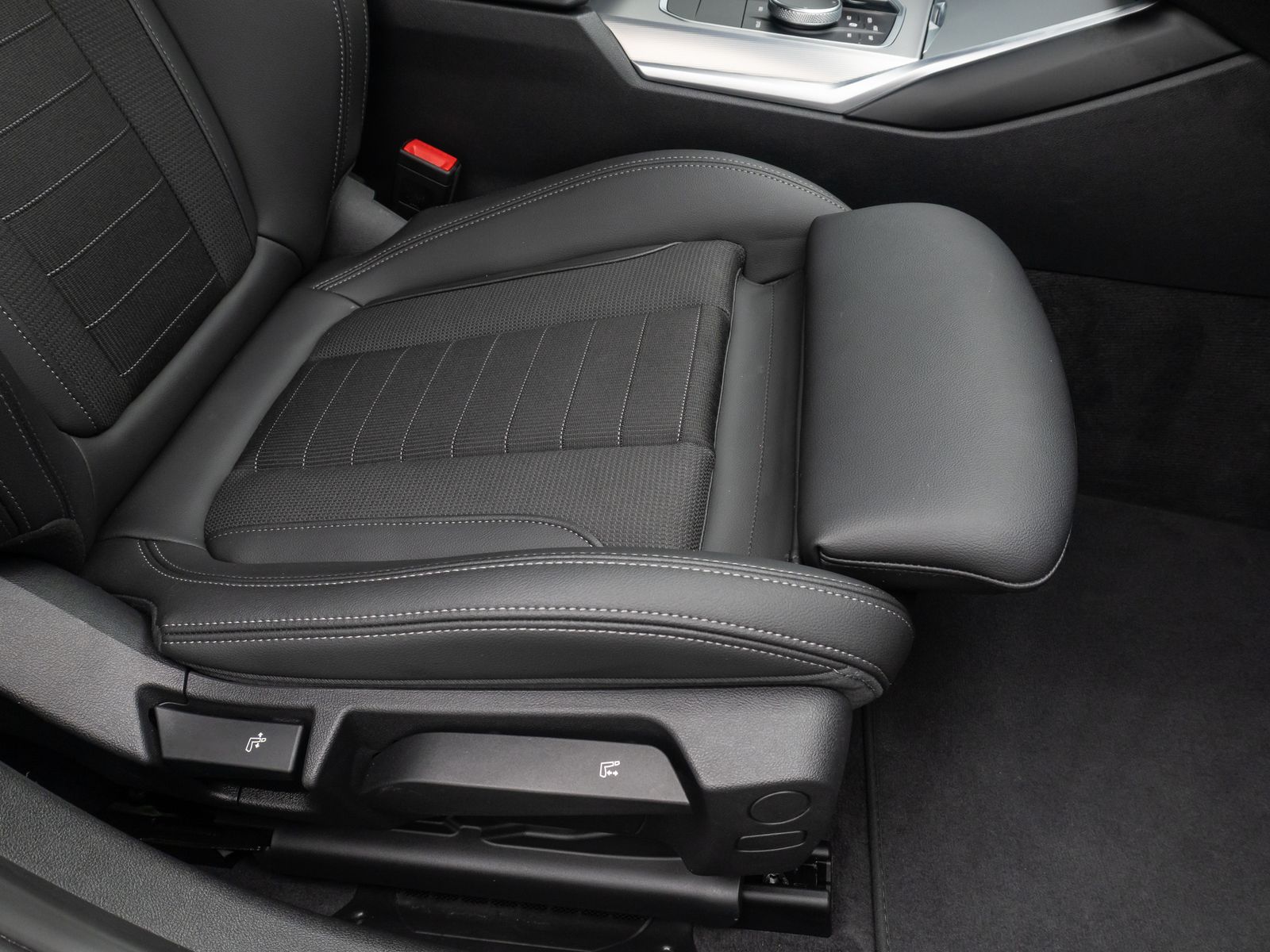 BMW 330i Sport Line - Samsaru's Car Outlet