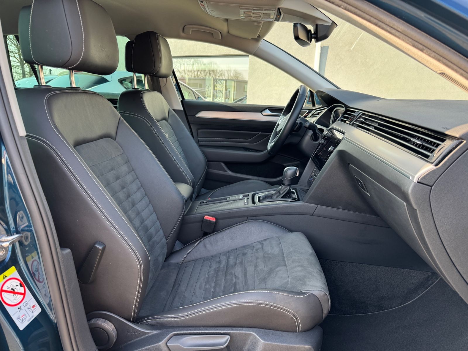 Volkswagen Passat Variant 2.0 TSI R-Line - Samsaru's Car Outlet