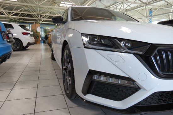 Skoda Octavia Combi 2.0 TSI RS - Samsaru's Car Outlet