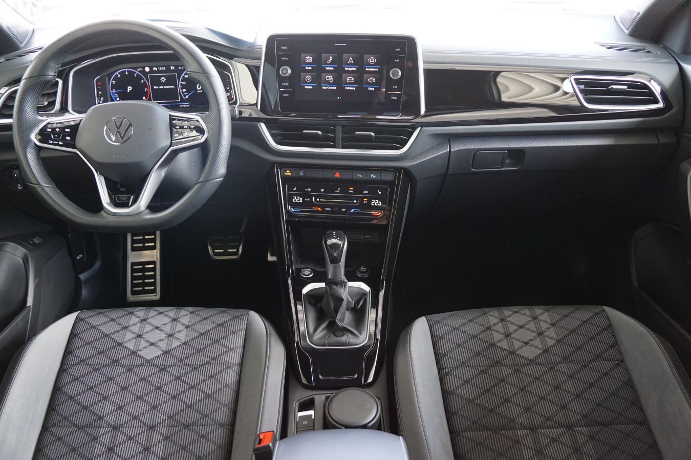 Volkswagen T-Roc R-Line 1.5 TSI DSG - Samsaru's Car Outlet