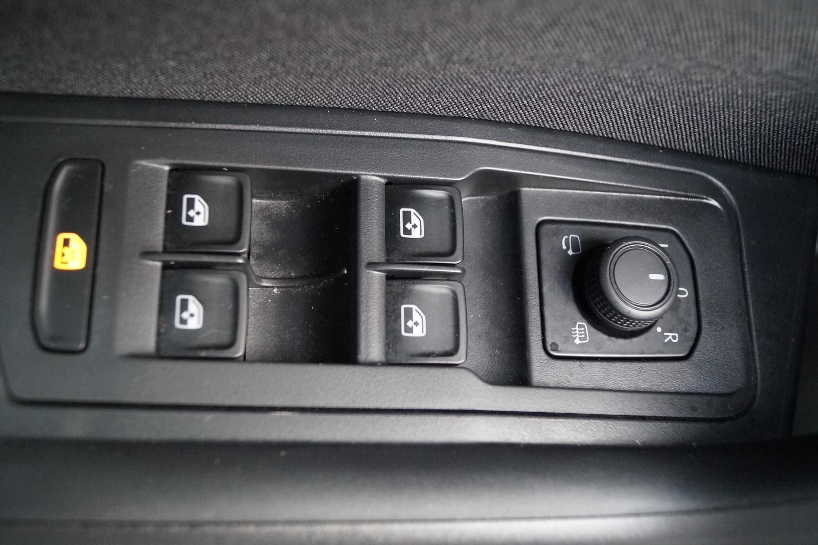 Volkswagen T-Roc Life 1.5 TSI DSG - Samsaru's Car Outlet