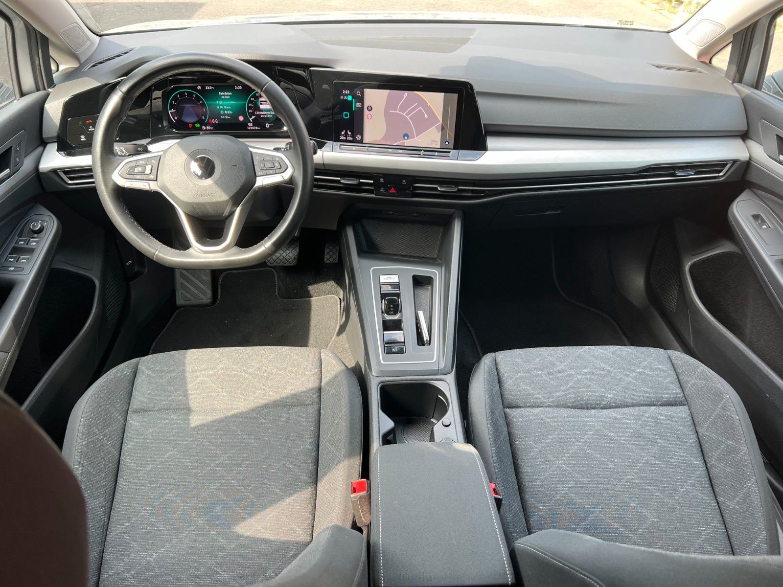 Volkswagen Golf VIII Variant Life eTSI - Samsaru's Car Outlet