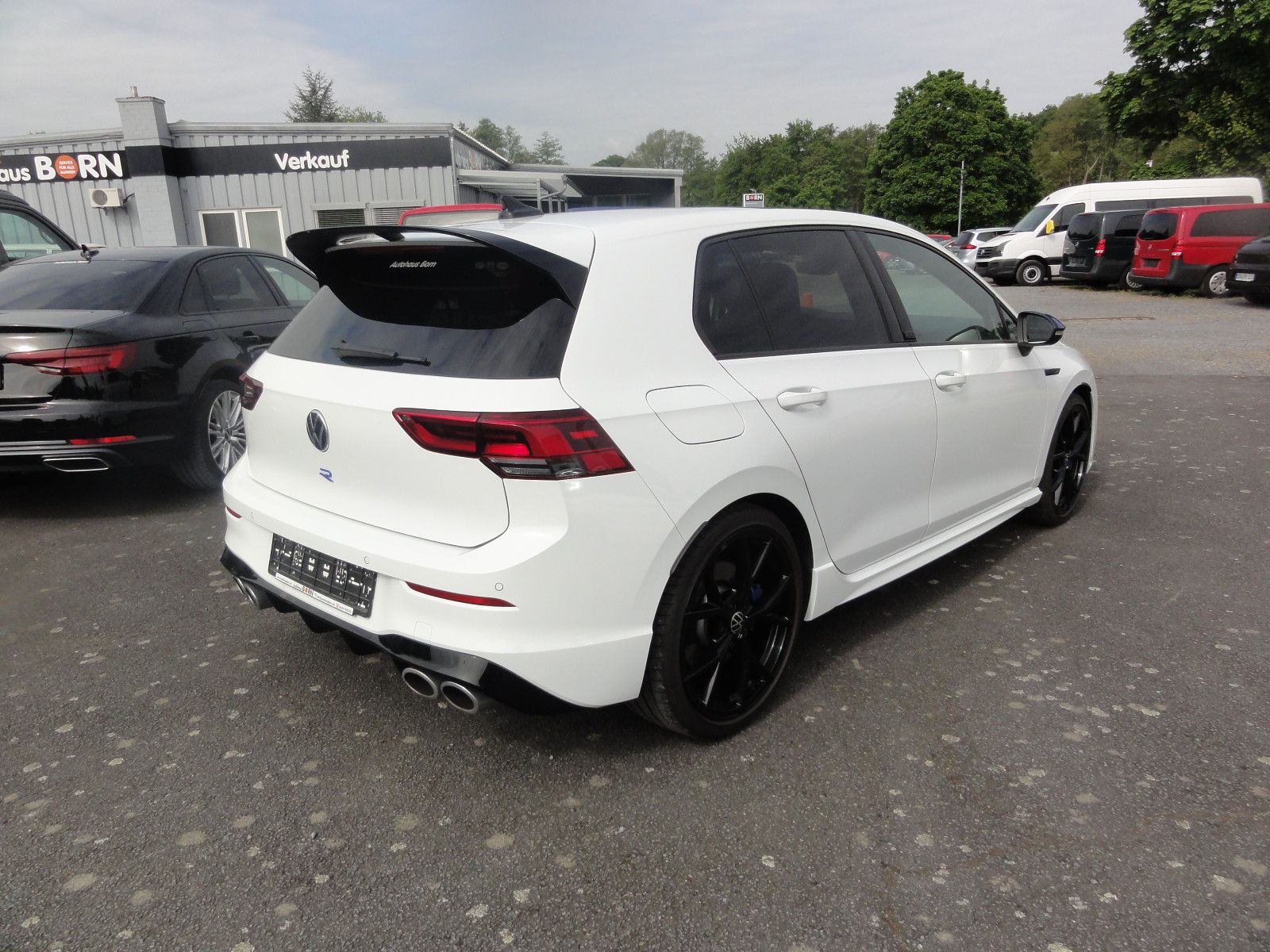 Volkswagen Golf VIII Lim. R 20 Years 4Motion - Samsaru's Car Outlet