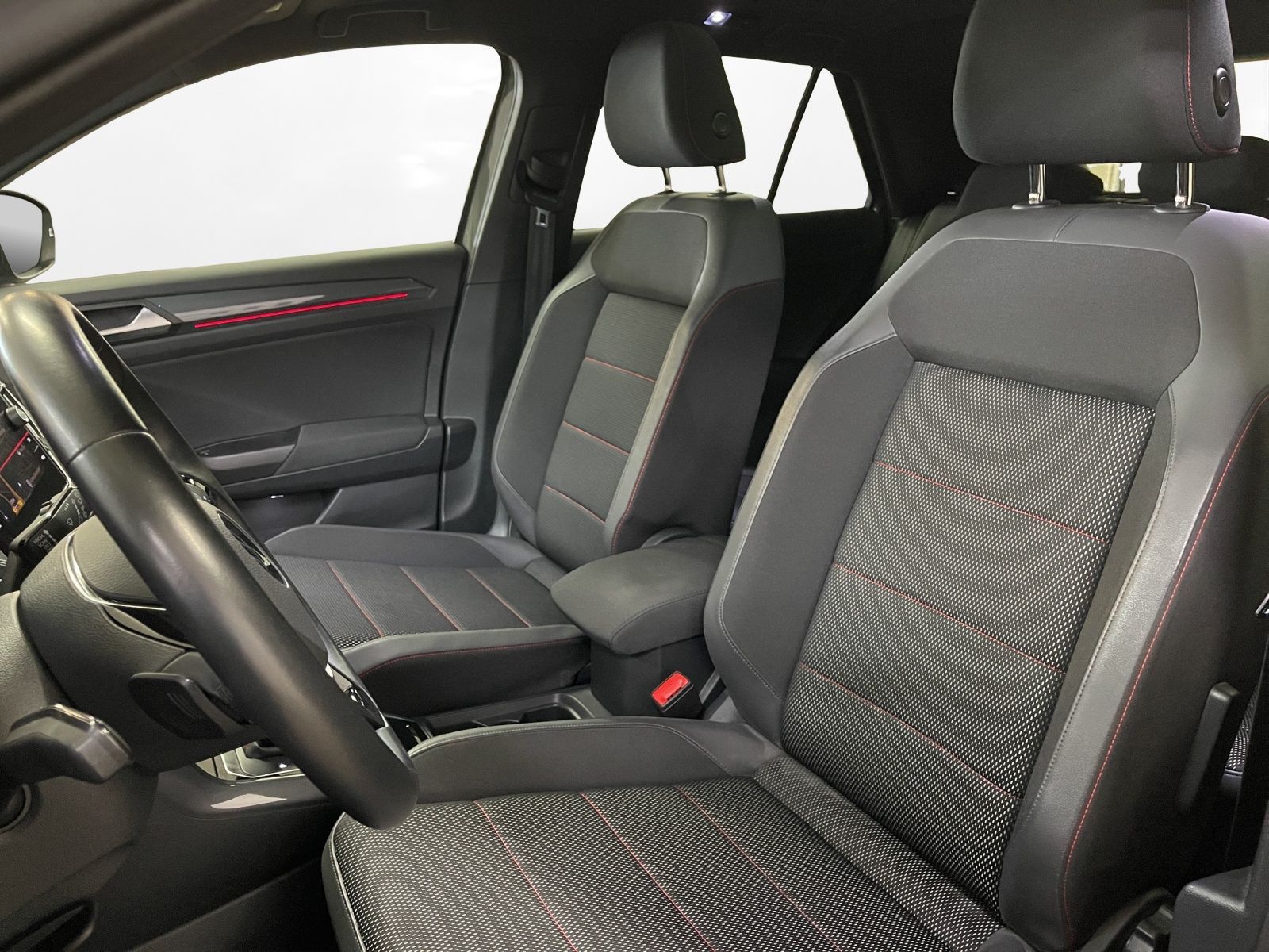 Volkswagen T-Roc 2.0 TDI R-line - Samsaru's Car Outlet