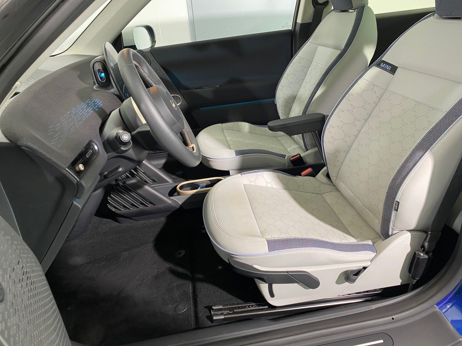 MINI Cooper SE - Samsaru's Car Outlet
