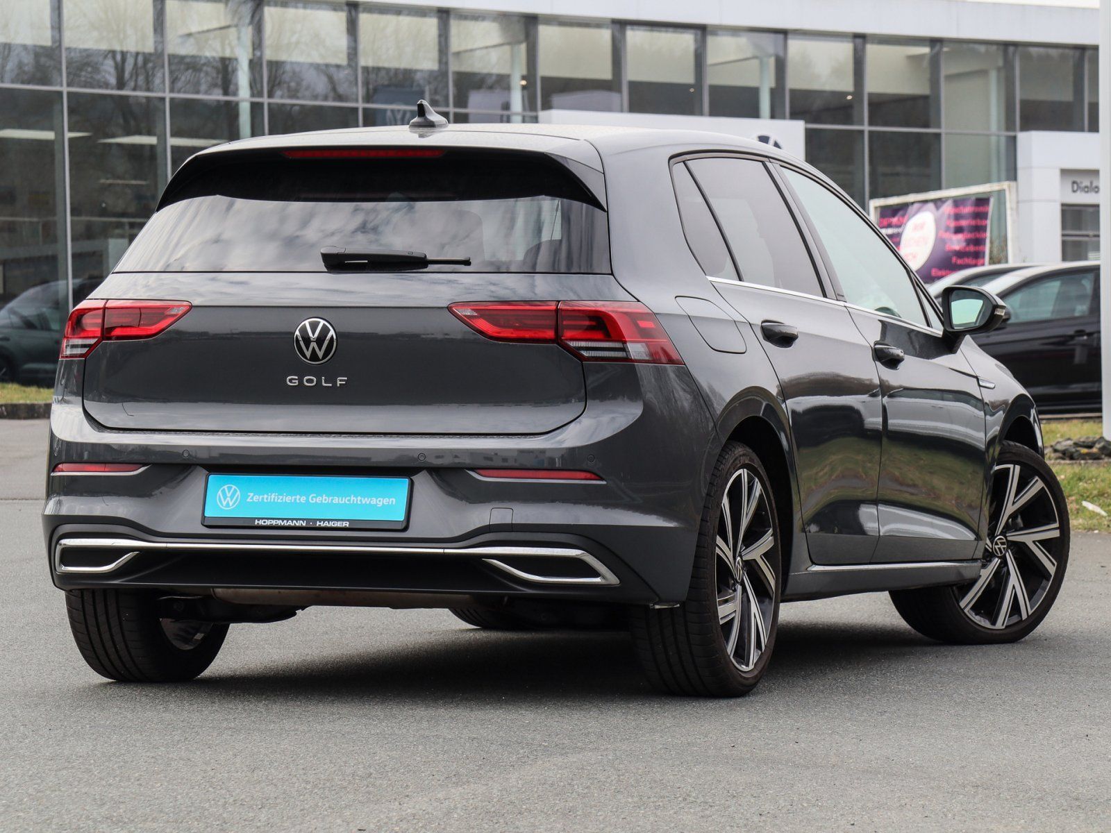 Volkswagen Golf Style 2.0 TDI DSG - Samsaru's Car Outlet