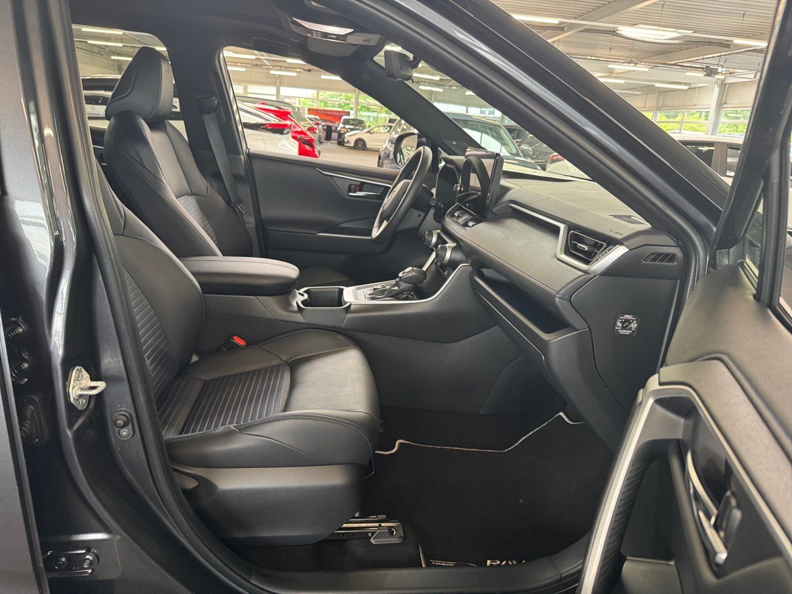 Toyota RAV4 Style Selection 4x4 - Samsaru's Car Outlet