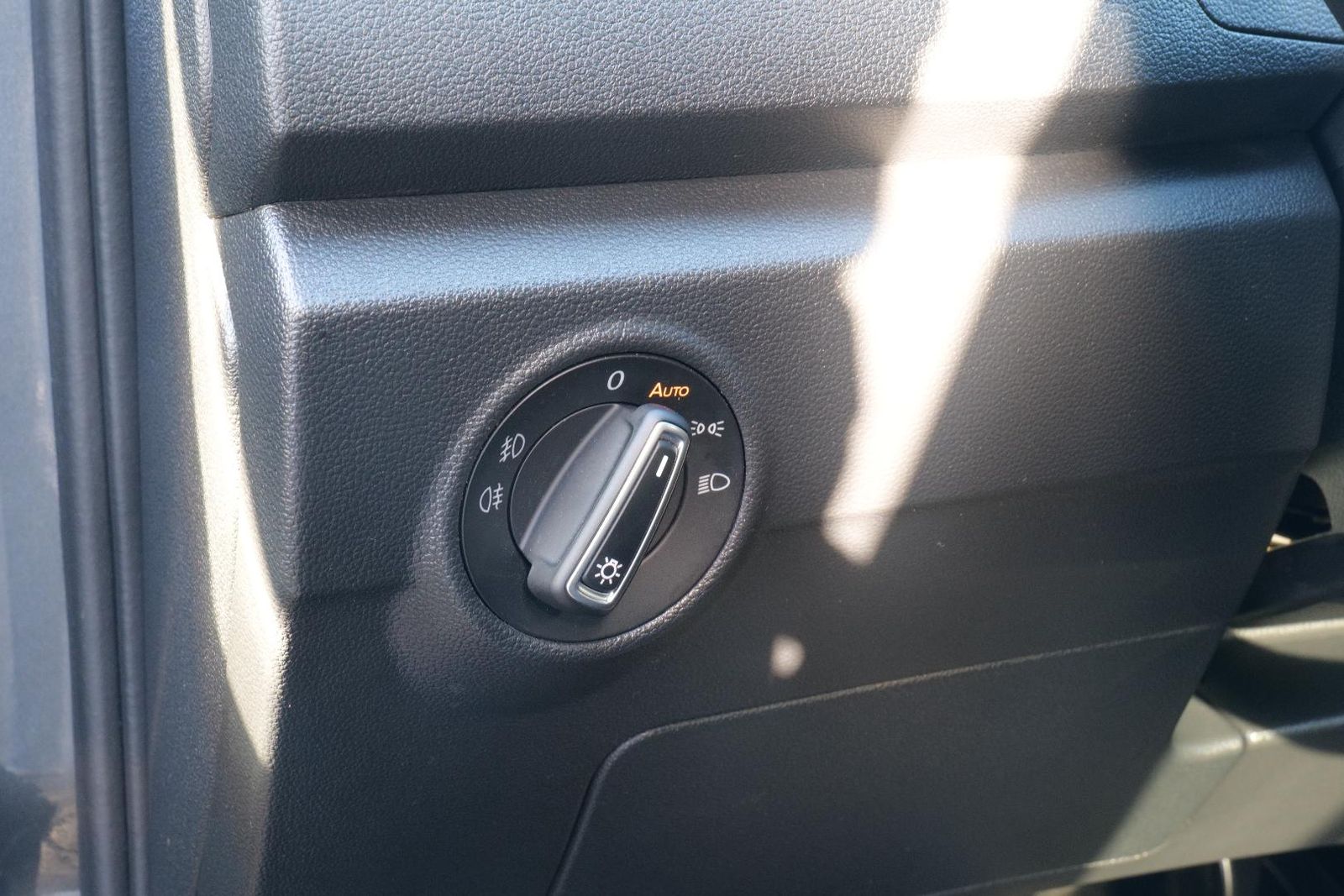 Volkswagen T-ROC Sport 1.5 TSI - Samsaru's Car Outlet
