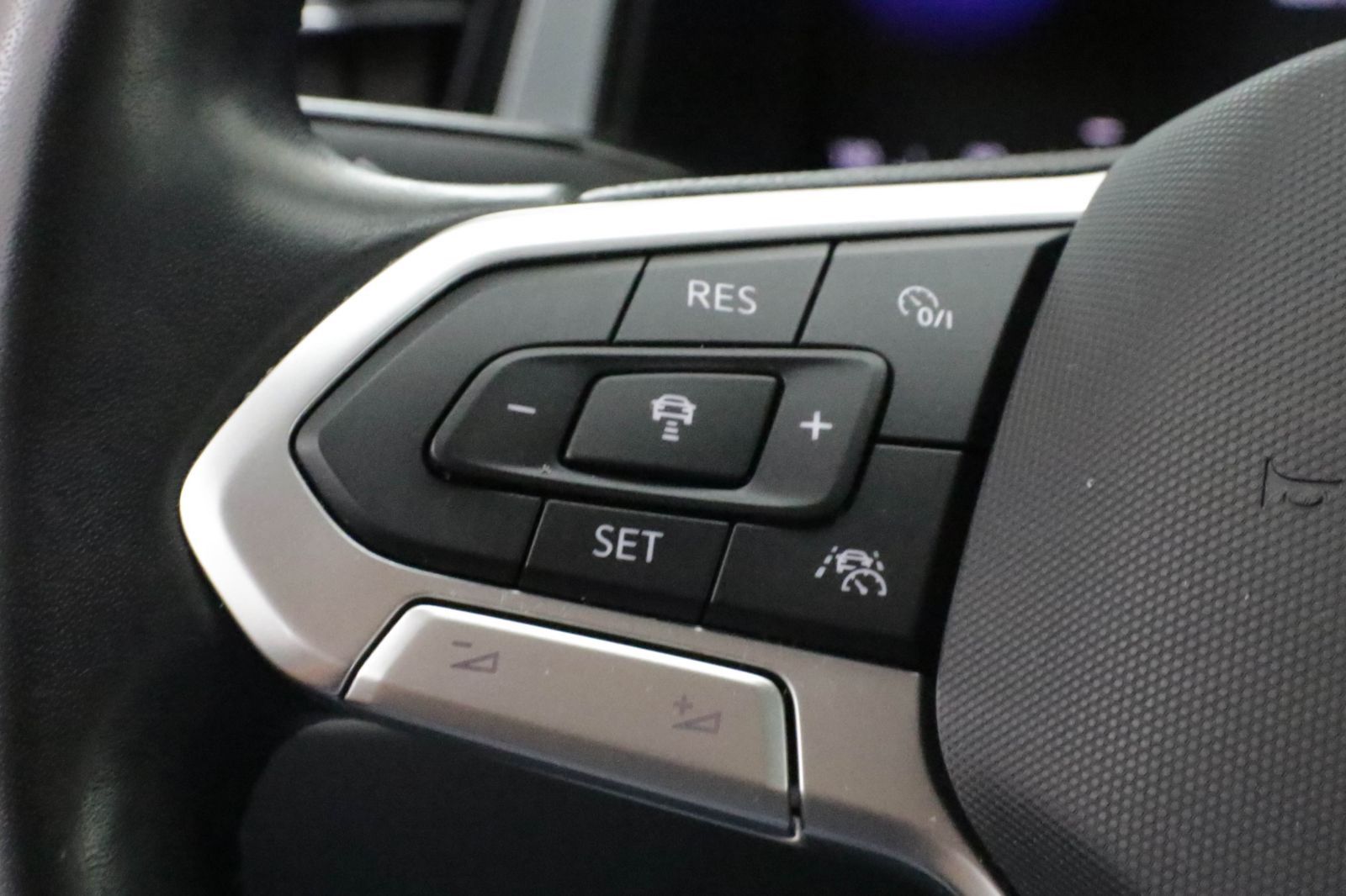 Volkswagen T-ROC 1.5 TSI DSG Life - Samsaru's Car Outlet
