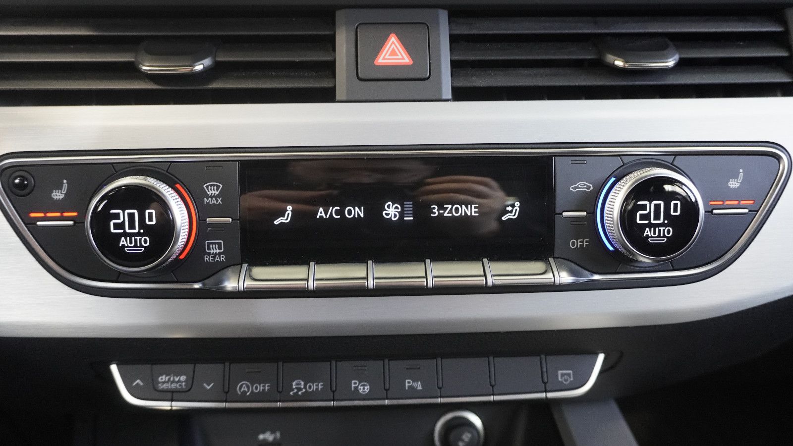 Audi A4 Avant 40 TFSI quatt S line - Samsaru's Car Outlet