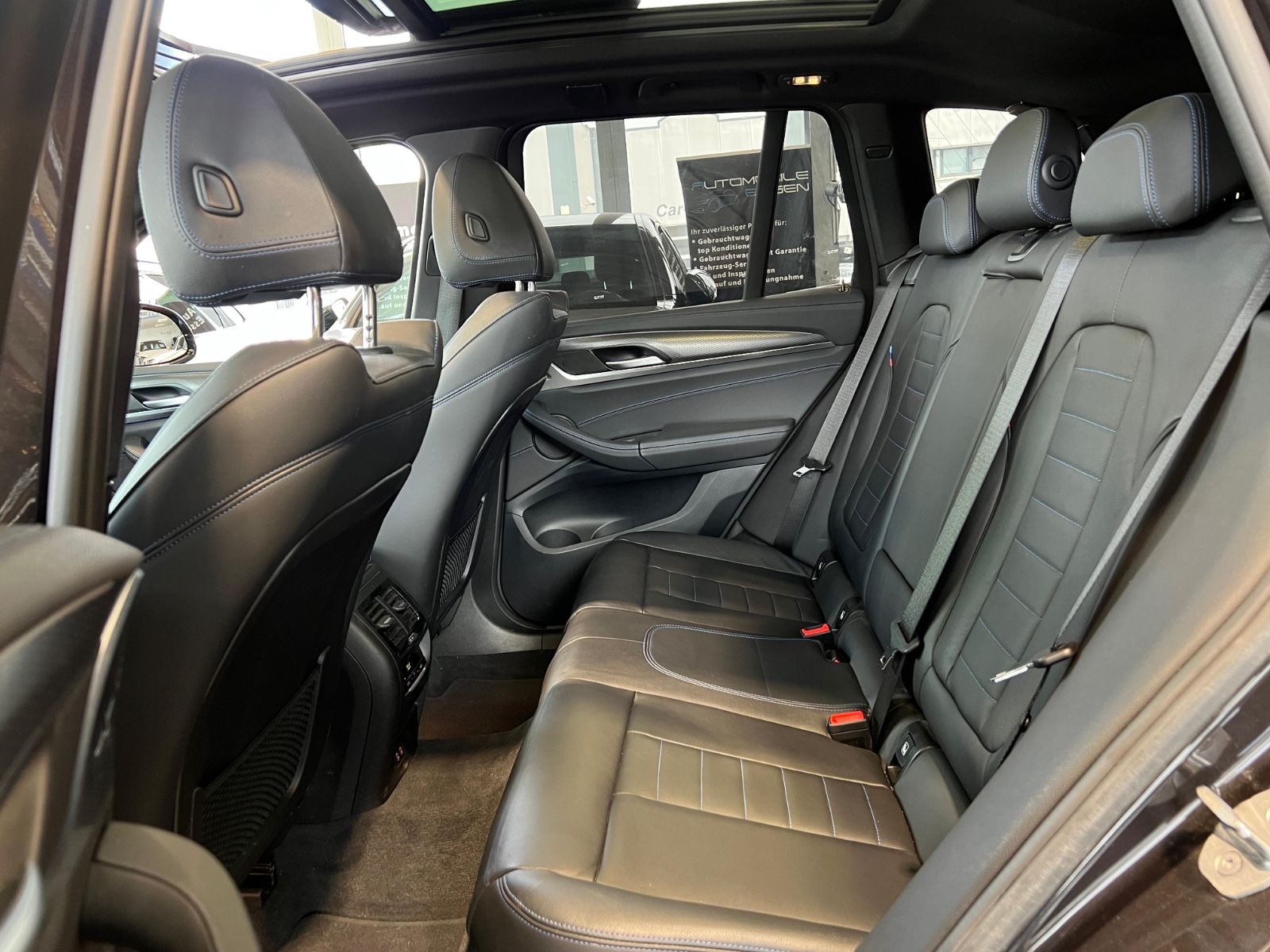 BMW X3 xDrive 30i M-Sportpaket - Samsaru's Car Outlet