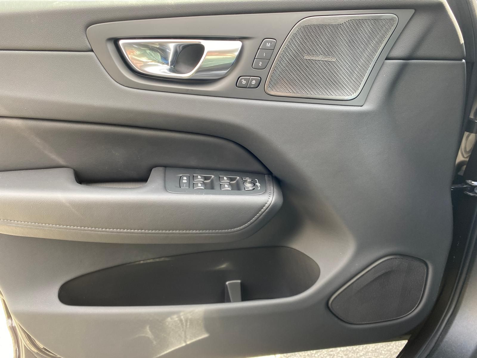 Volvo XC60 B4 AWD Plus Bright 20" 4xSHZ ACC LED STHZ