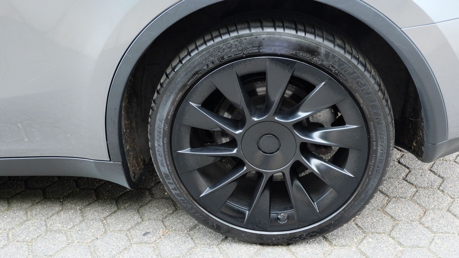 Tesla Model Y Long Range Dual AWD