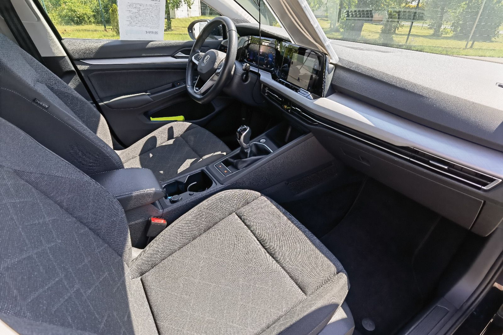 Volkswagen Golf Life 1.5 TSI - Samsaru's Car Outlet