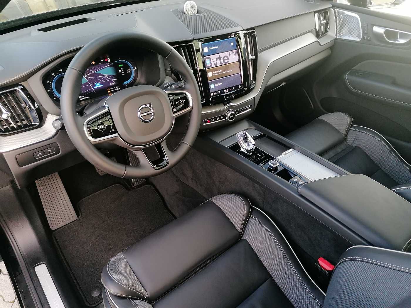 Volvo XC60 T8 AWD Ultra Black Edition Recharge