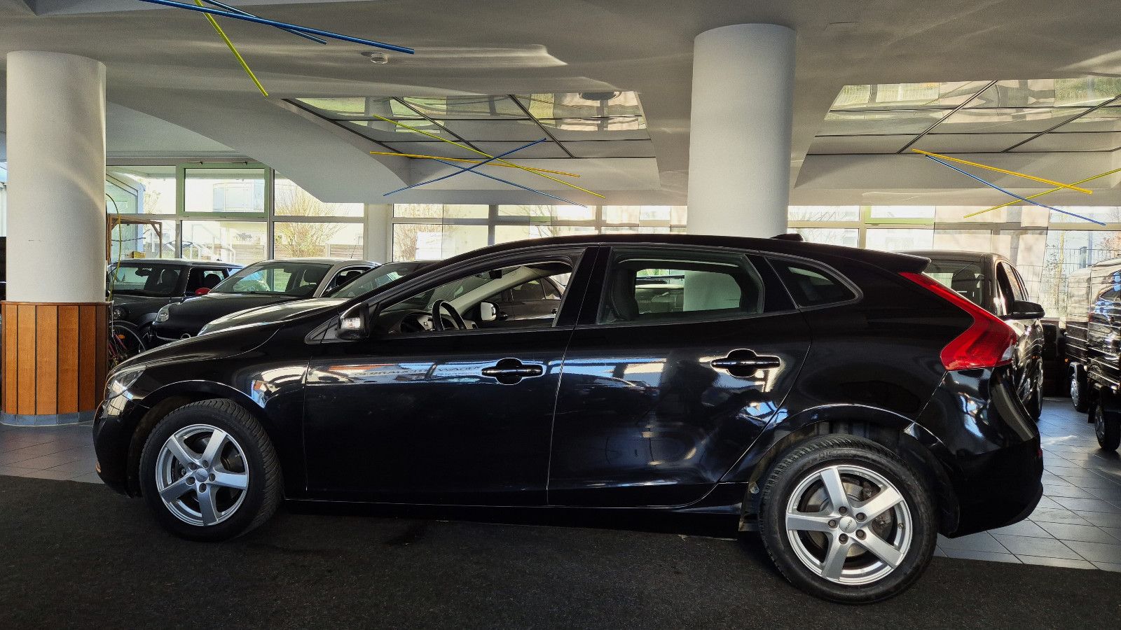 Volvo V40 Kinetic/LED/Navi/PTS/RFK/SHZ/Temp