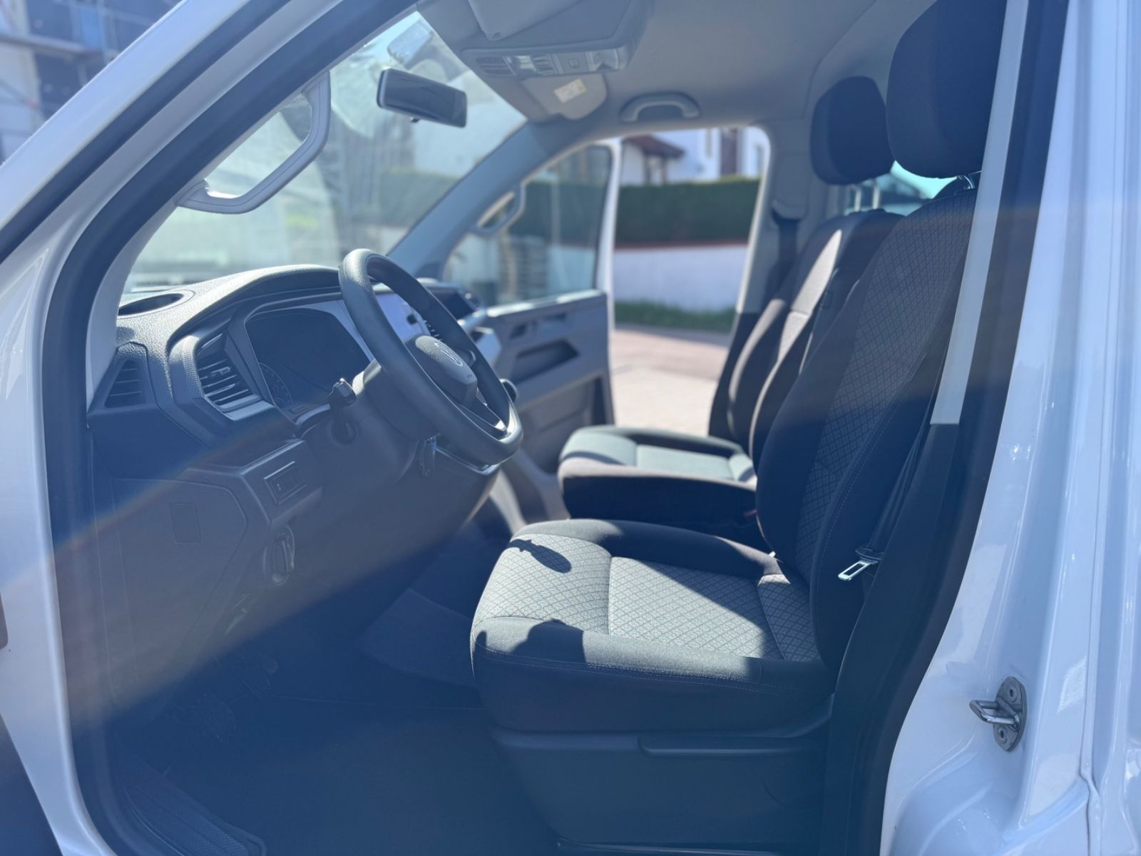 Volkswagen T6.1 Multivan - Samsaru's Car Outlet