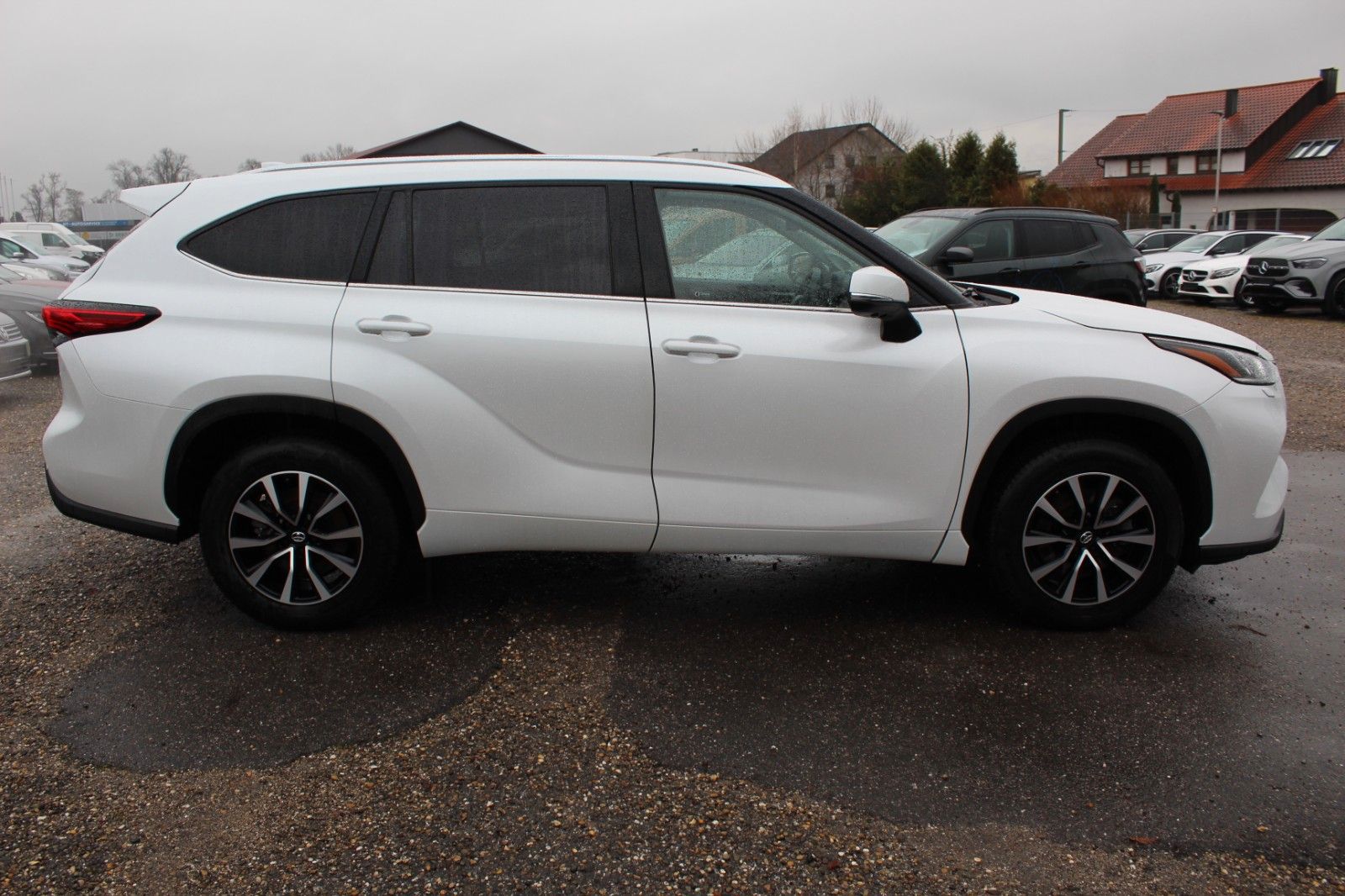 Toyota Highlander Hybrid Luxury*7-Sitzer*PANO*1.Hd.*ACC