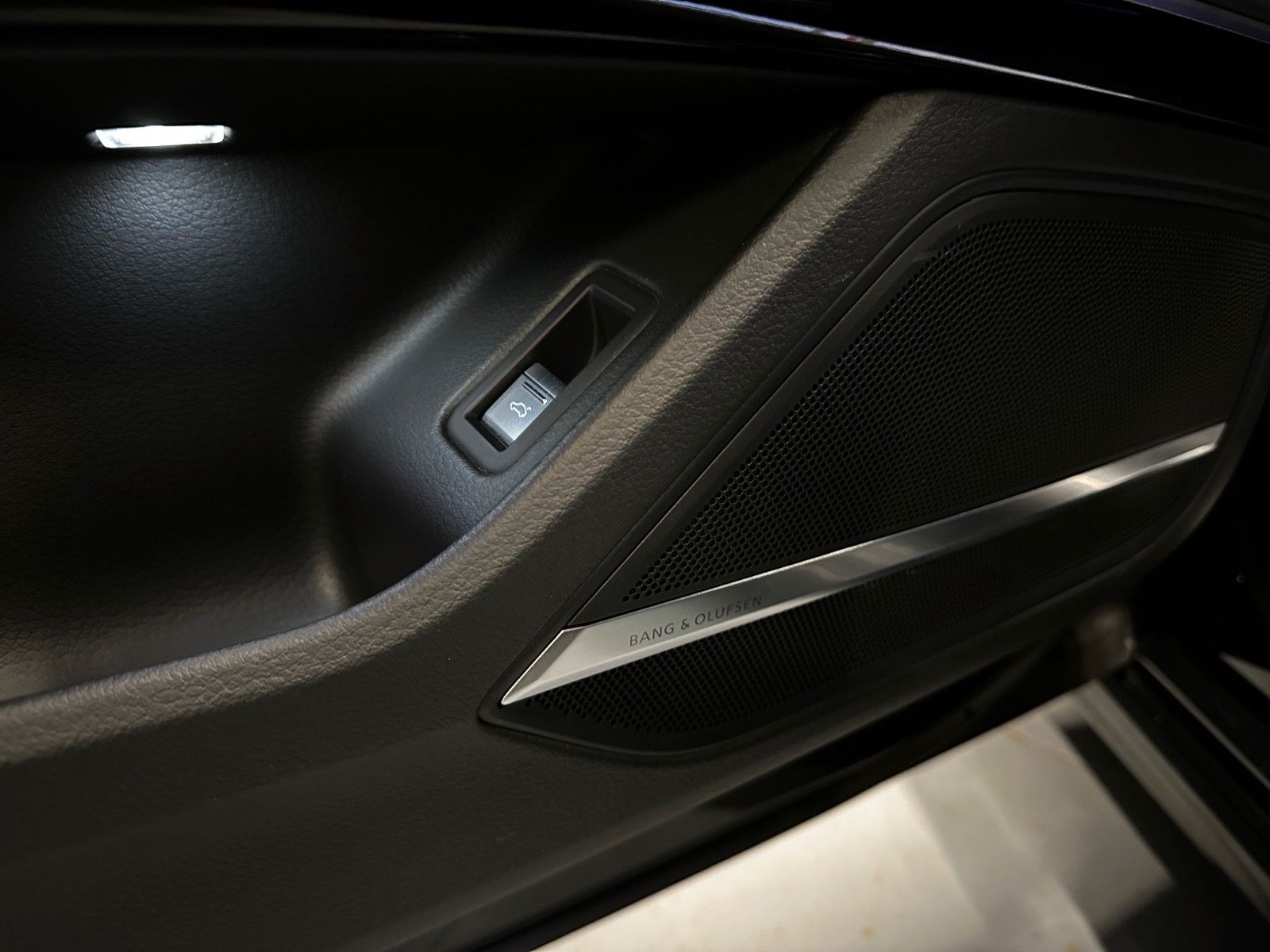 Audi A8 50 TDI quattro S-Line - Samsaru's Car Outlet