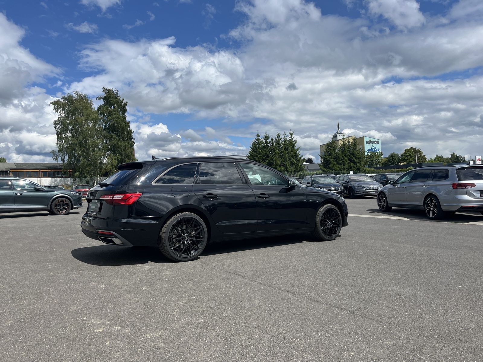 Audi A4 Avant 35 2.0 TFSI S-Line Optik Blackline - Samsaru's Car Outlet