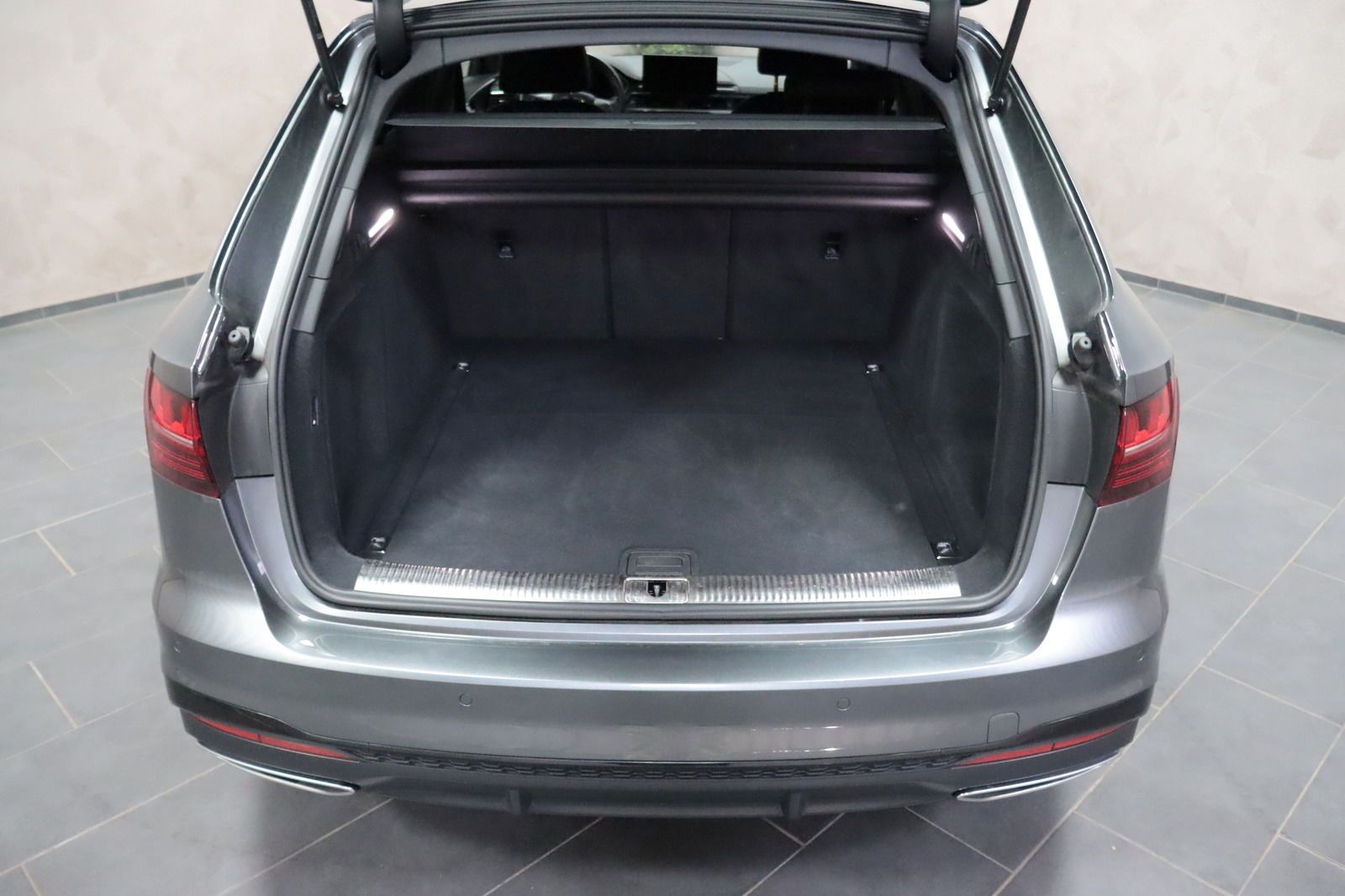 Audi A4 Avant 45 TFSI Quattro S Line - Samsaru's Car Outlet