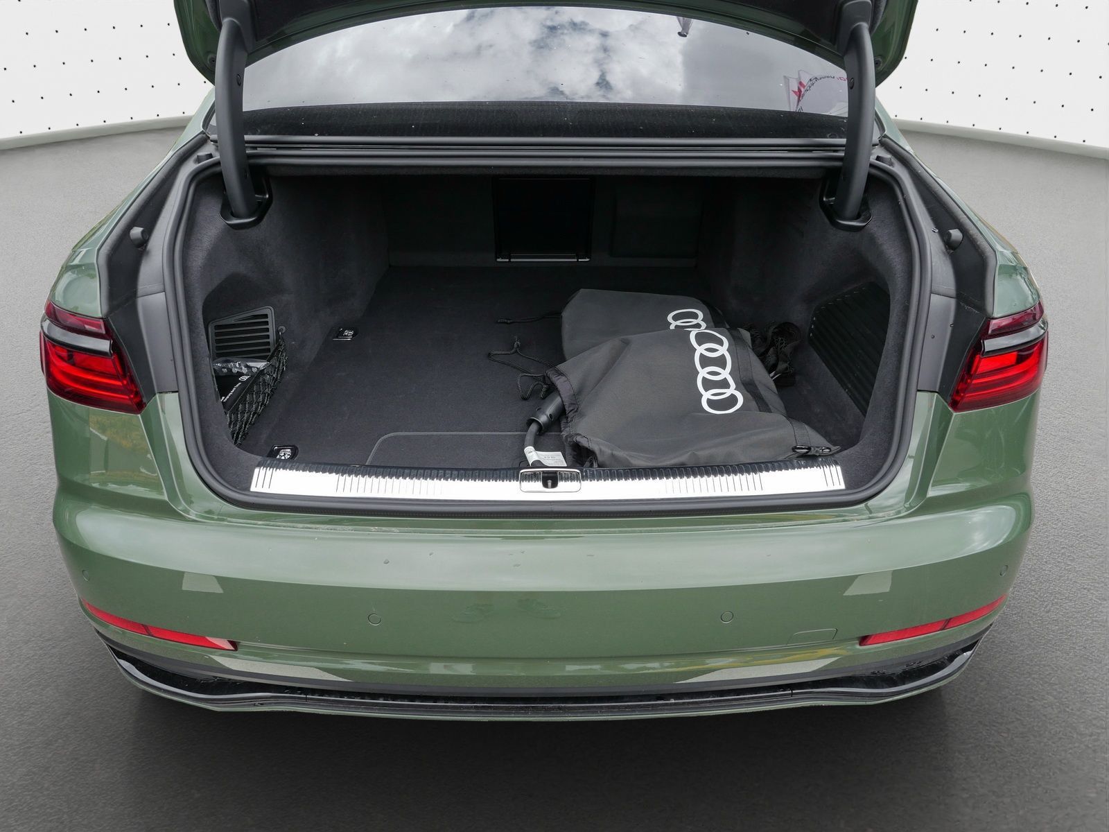 Audi A8 Lang 60 TFSIe qu. S line - Samsaru's Car Outlet