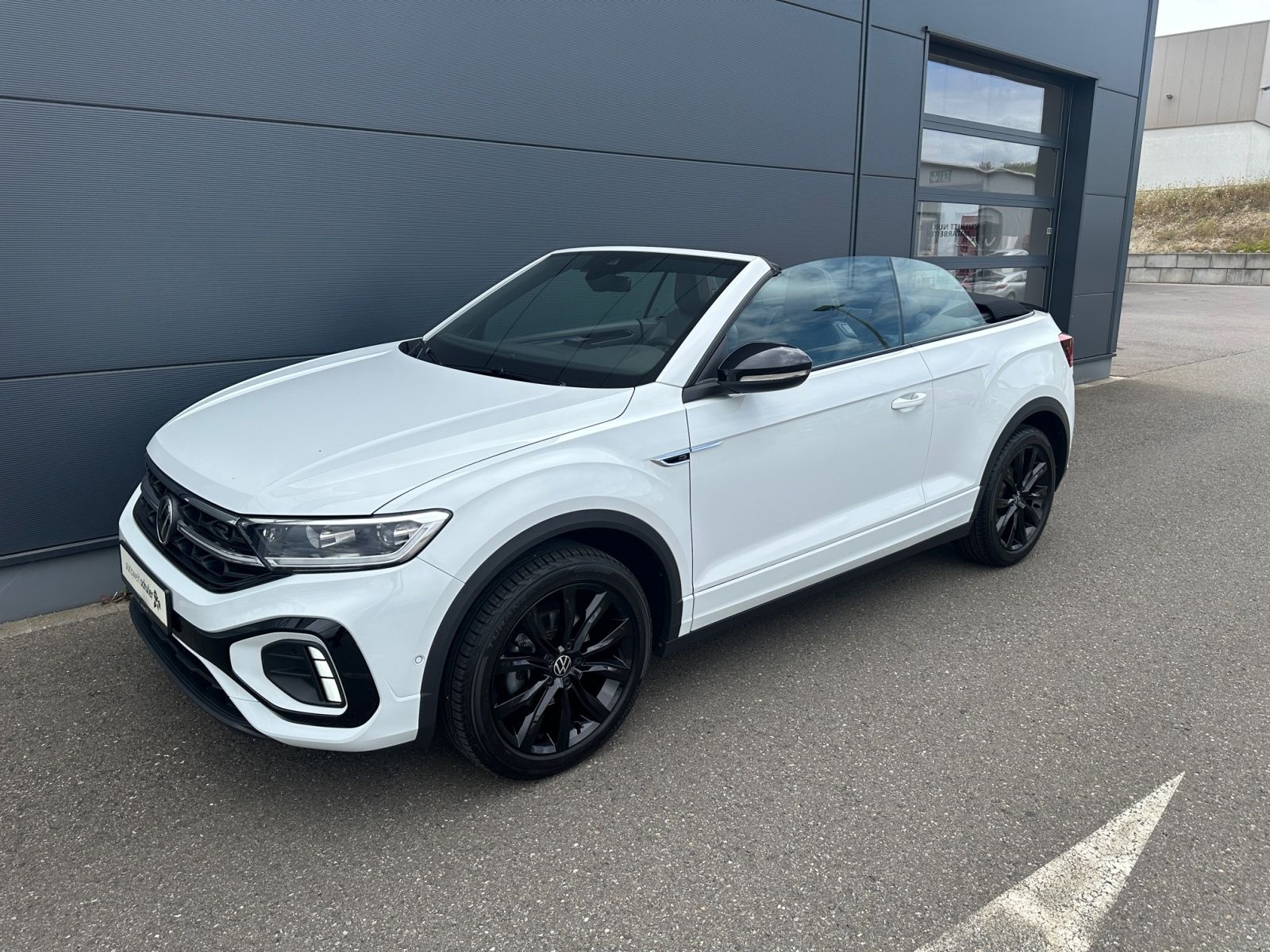 Volkswagen T-Roc R-Line - Samsaru's Car Outlet