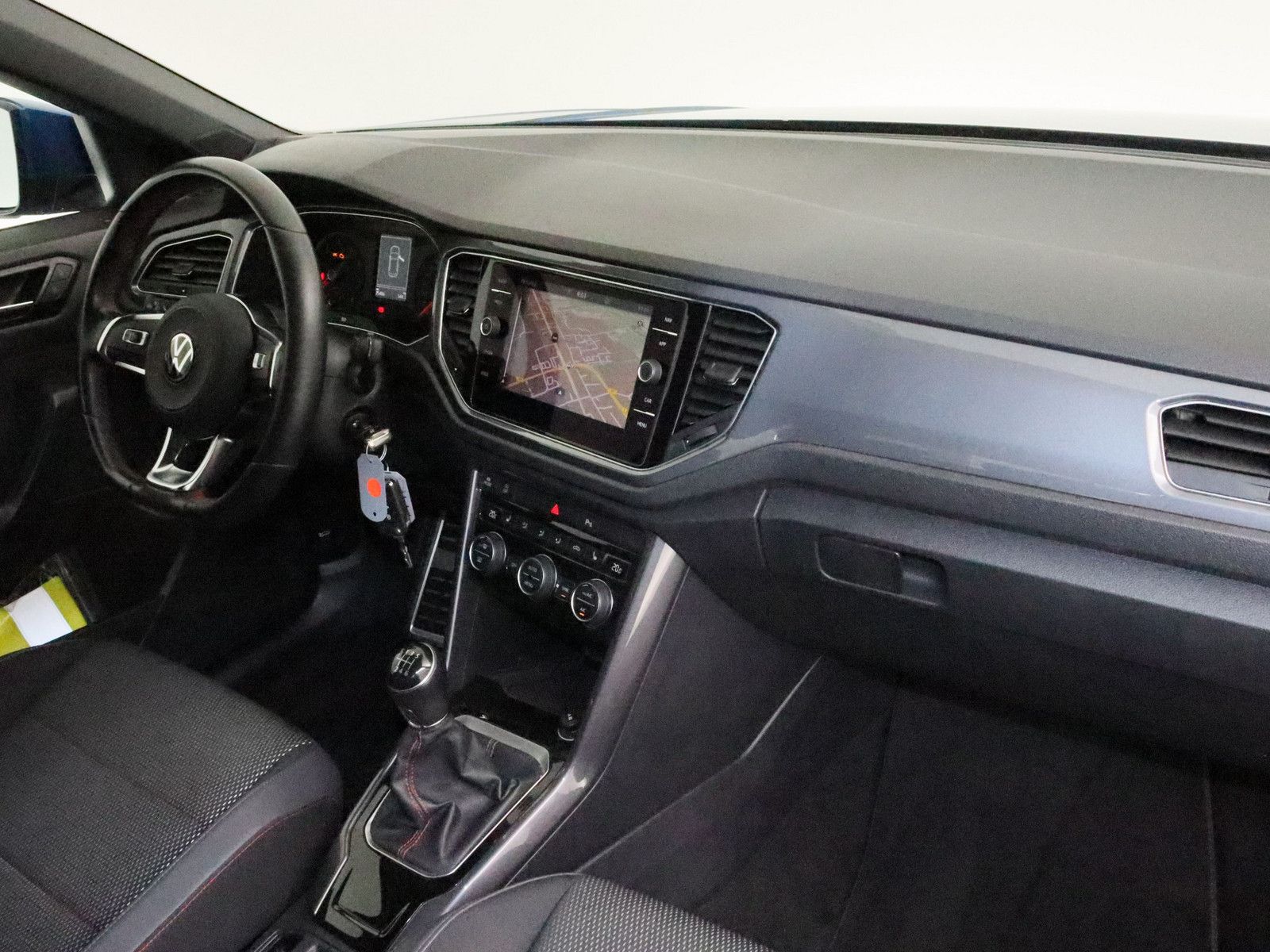 Volkswagen T-Roc 1.5 TSI Sport - Samsaru's Car Outlet