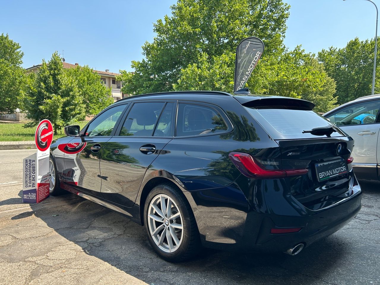 BMW 320 320d xDrive Touring Luxury - Samsaru's Car Outlet