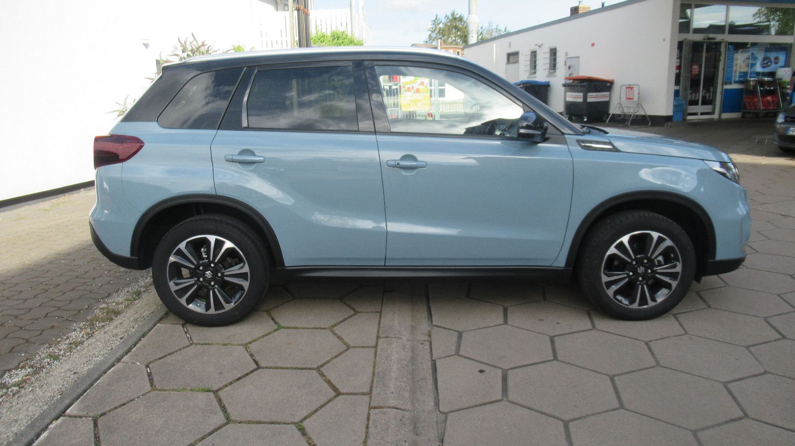 Suzuki Vitara Hybrid Comfort - Samsaru's Car Outlet