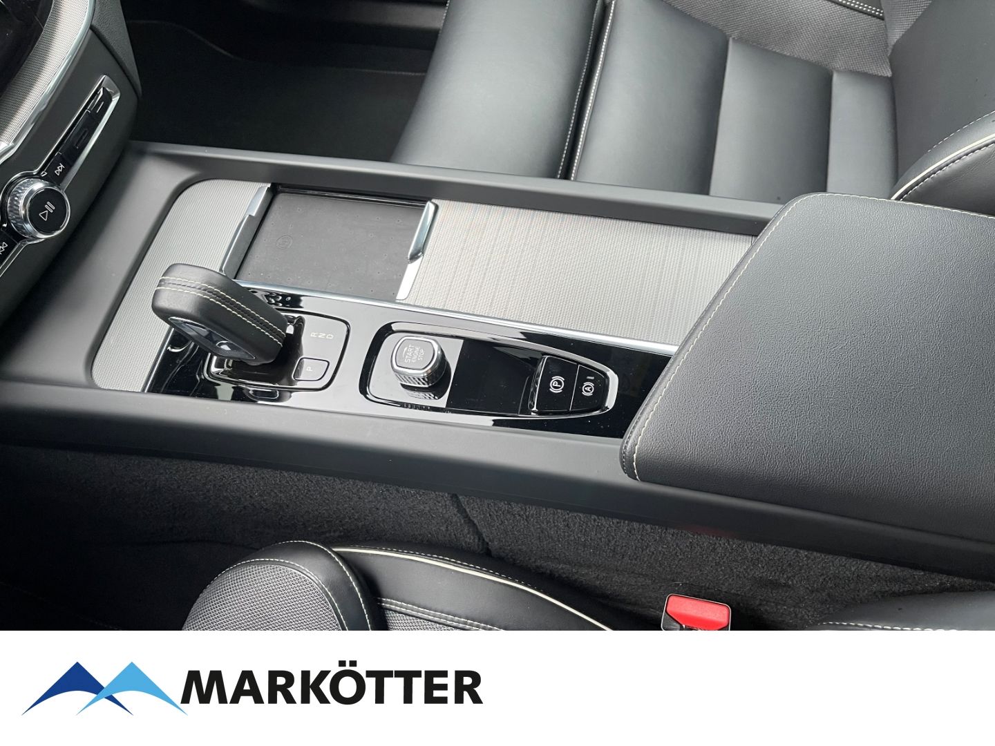 Volvo XC60 T6 AWD Recharge R Design - Samsaru's Car Outlet