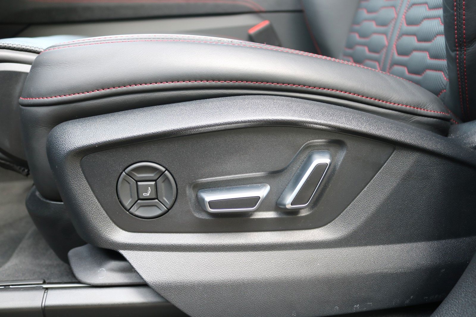 Audi RS Q8 /Pano/Keramik/Dynamic+/B&O/Massage/Matrix/