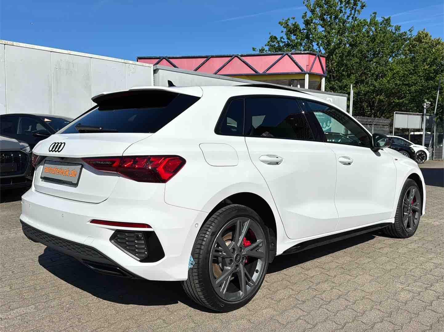 Audi A3 45 TFSIe 2x S line ACC BLACK HuD PANO RAUTE