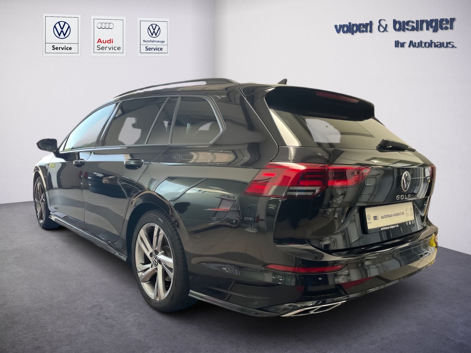Volkswagen Golf Variant R-Line eTSI - Samsaru's Car Outlet