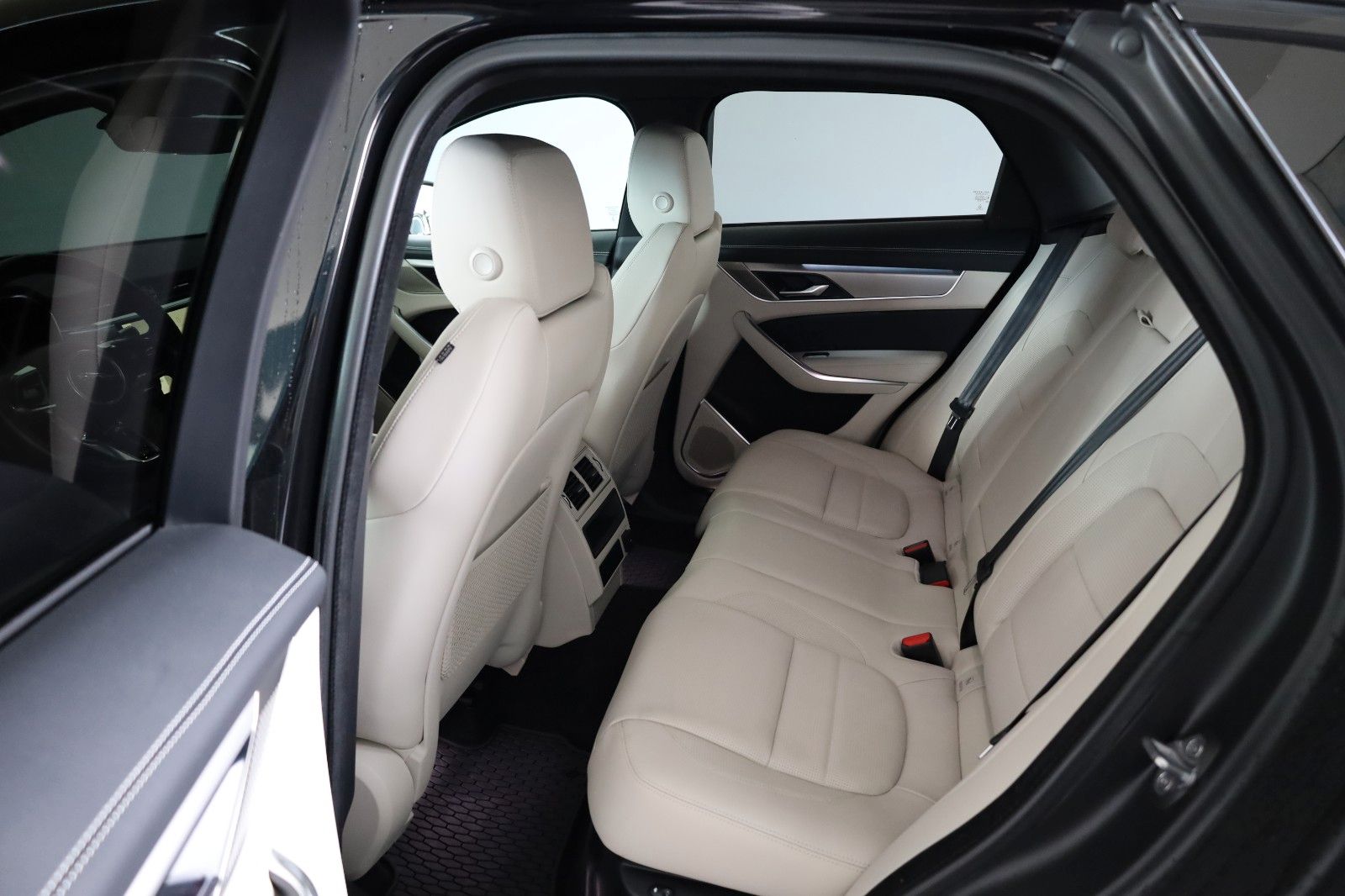 Jaguar F-Pace P250 2.0 R-Dynamic S AWD