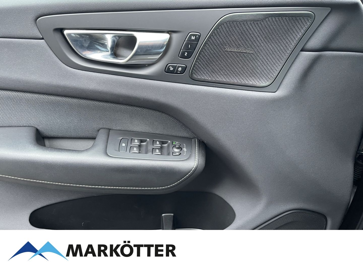 Volvo XC60 T6 AWD Recharge R Design - Samsaru's Car Outlet