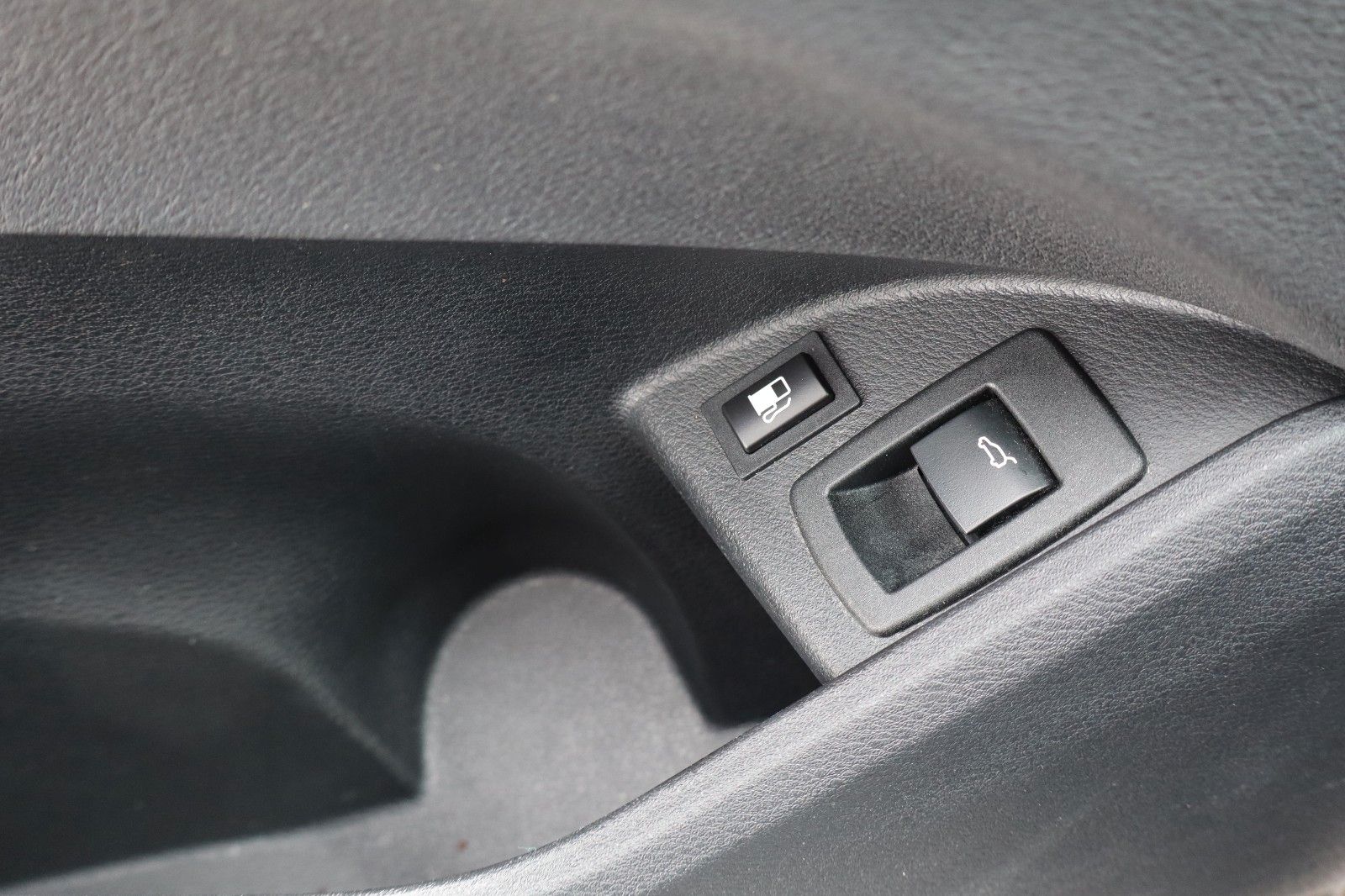 BMW X1 xDrive 25 e Advantage - Samsaru's Car Outlet