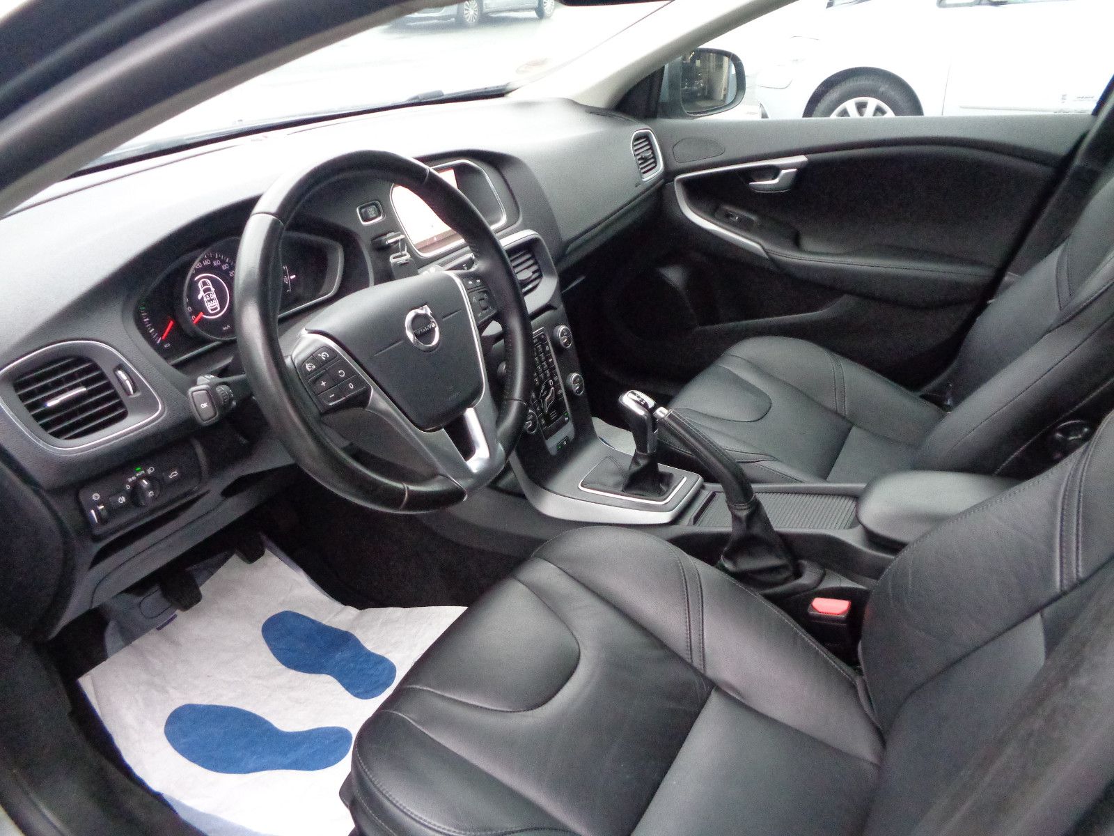 Volvo V40 Black Edition 2.0 D2 Momentum 2.HD*LED*NAVI