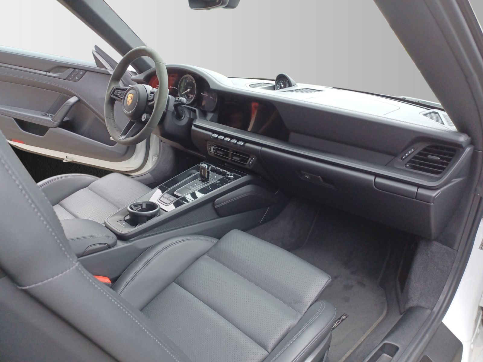 Porsche 911 Carrera 4 GTS - Samsaru's Car Outlet