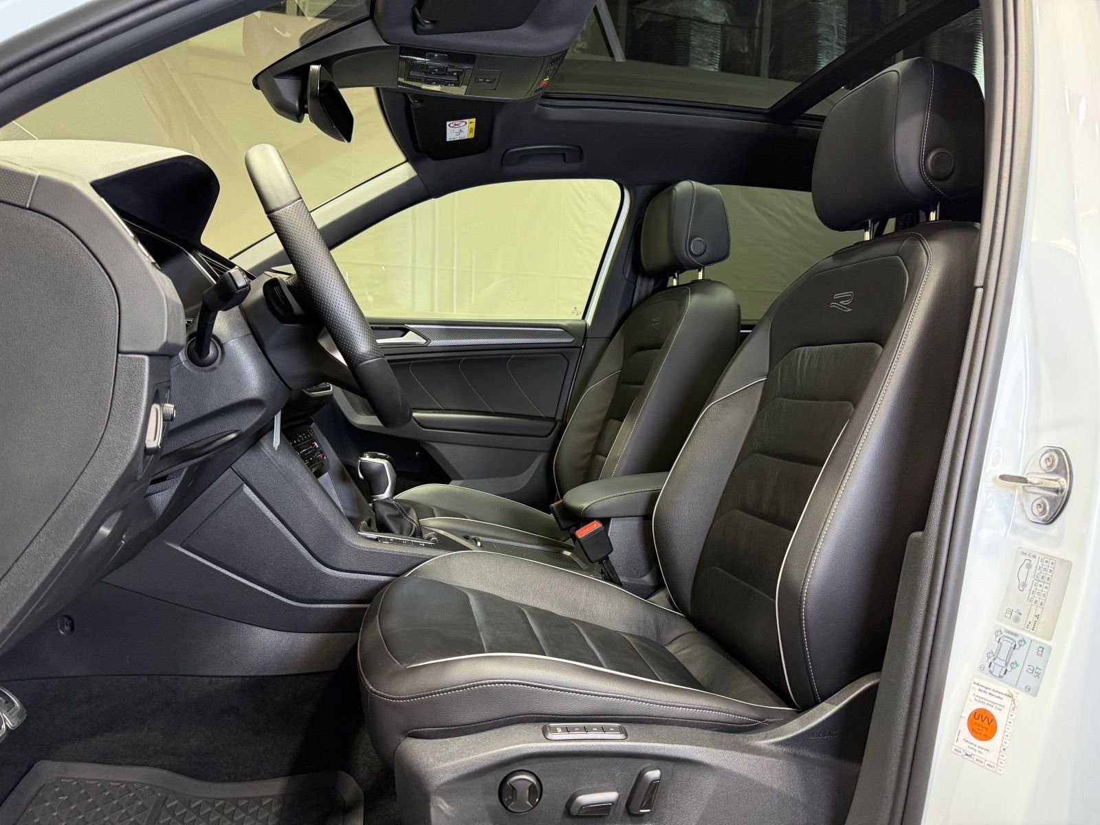Volkswagen Tiguan R-Line 1.4 TSI eHybrid - Samsaru's Car Outlet