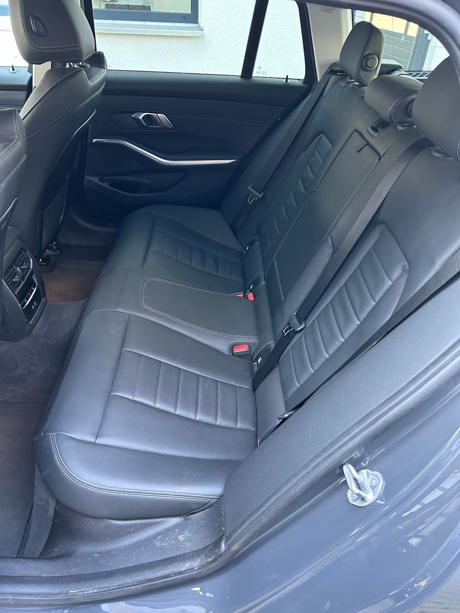 BMW 330 e xDrive,AHK,Leder,el. Sitz,Head Up,Glasdach