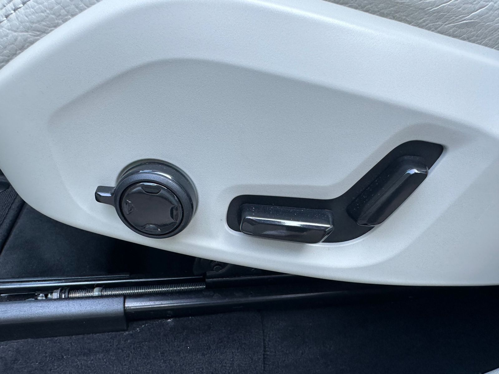 Volvo XC60 T6 AWD Recharge Core NAV+LED+PANO+AHK+STHZG