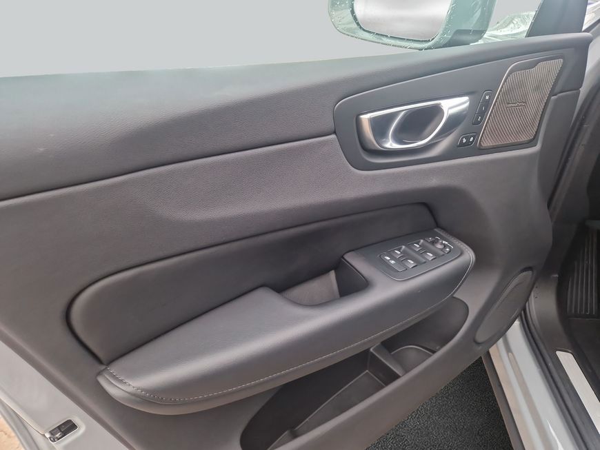 Volvo XC60 B5 B AWD Core Leder SiH GJR 19'' LichtPak W