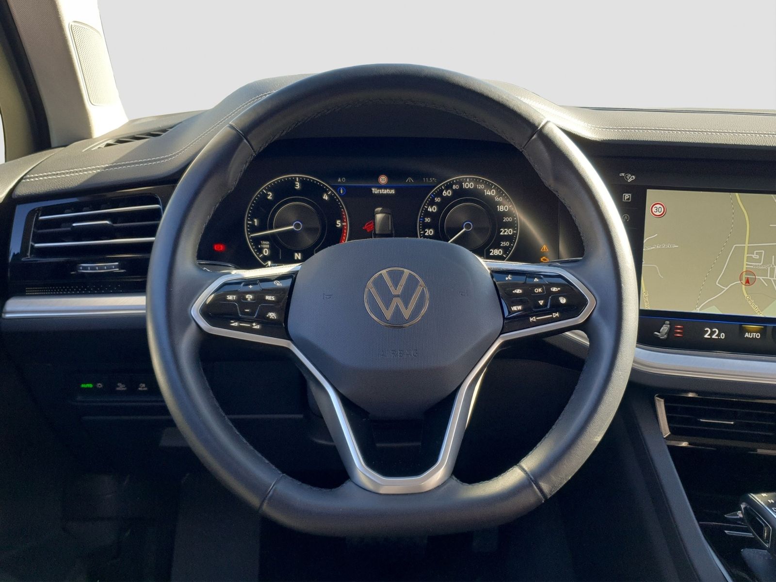 Volkswagen Touareg 3.0TDI*AHK*STANDH*MATIRX*LUFT*LEDER*AREA
